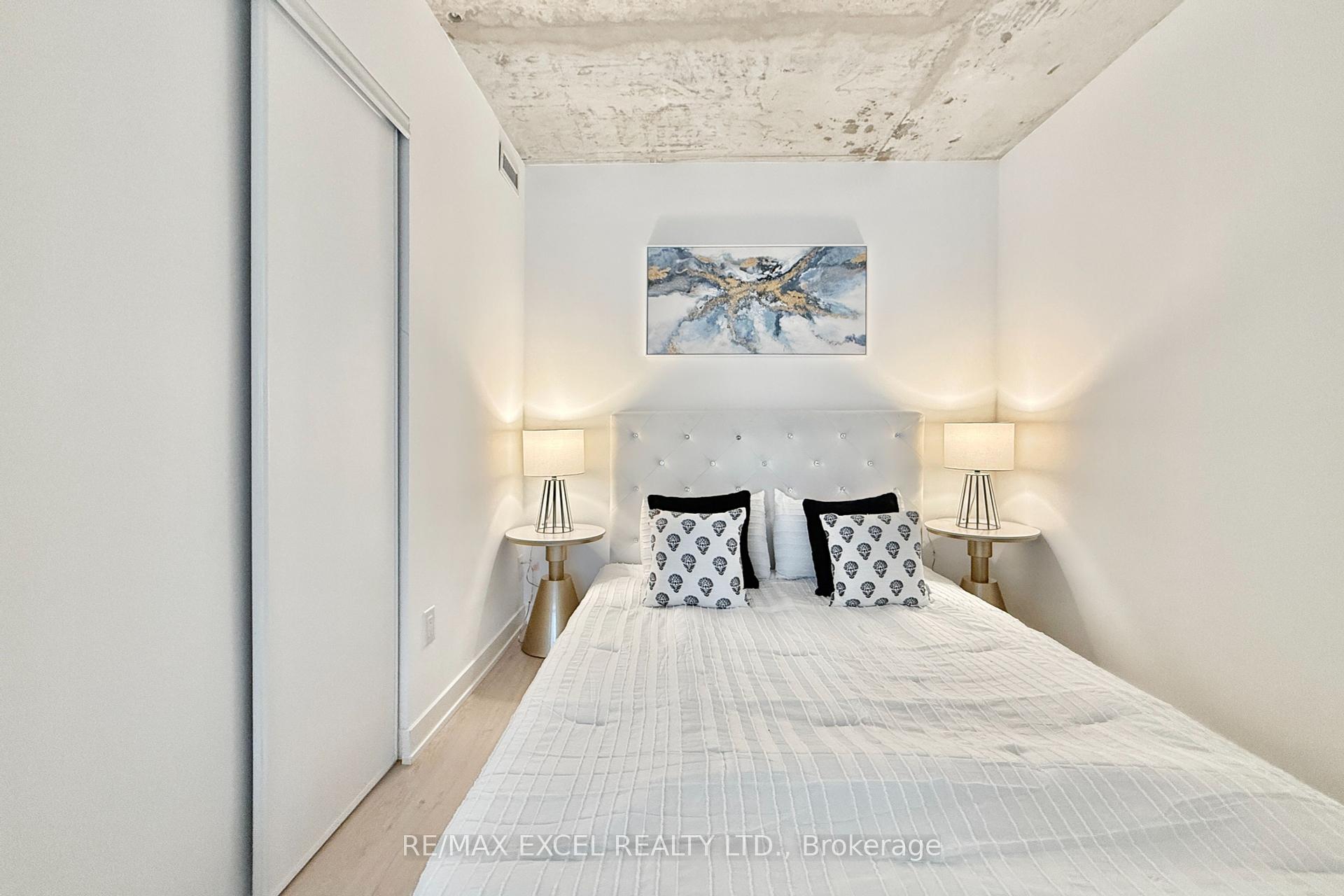 2 Bedrooms Condo at 65 Mutual, Toronto For sale