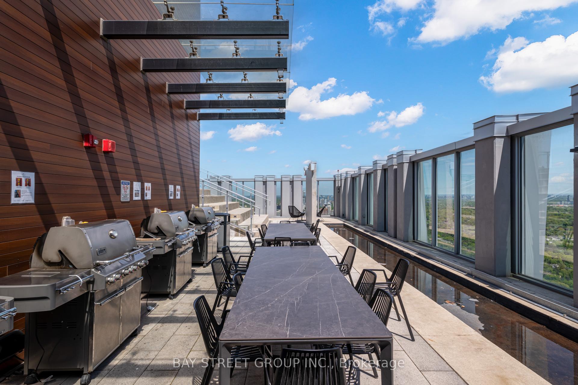 2 Bedrooms Condo at 1 Yorkville, Toronto For sale
