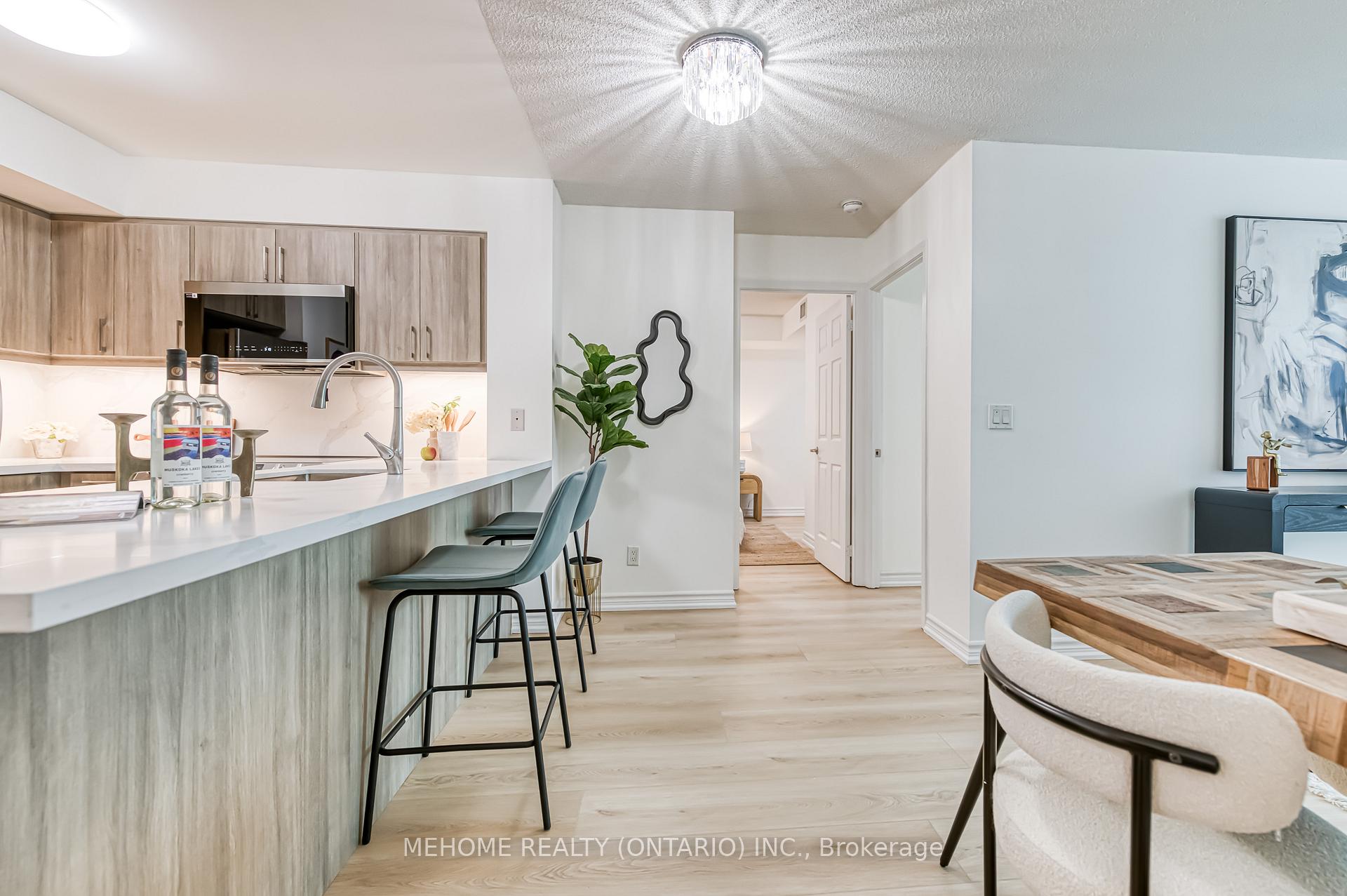 3 Bedrooms Condo at 19 Grand Trunk, Toronto For sale