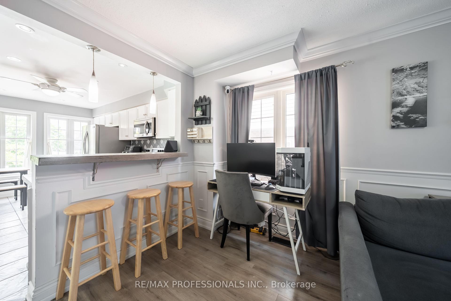 2 Bedrooms Condo at 3480 Upper Middle, Burlington For sale