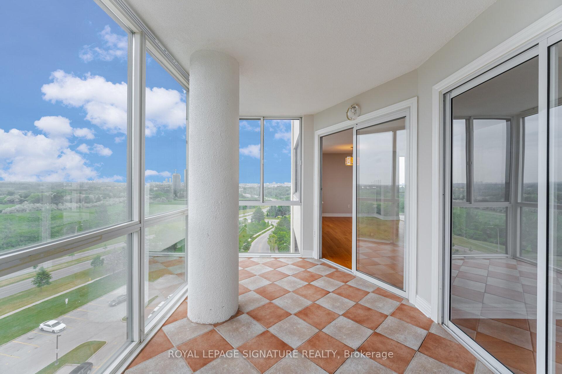 3 Bedrooms Condo at 10 Markbrook, Toronto For sale