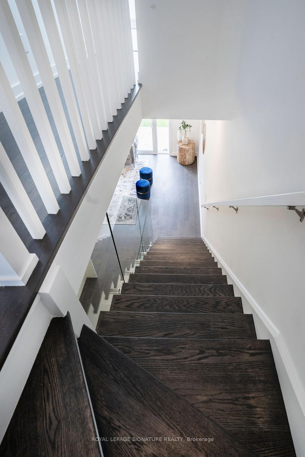 3 Bedrooms Condo at 3074 SIXTH, Oakville For sale