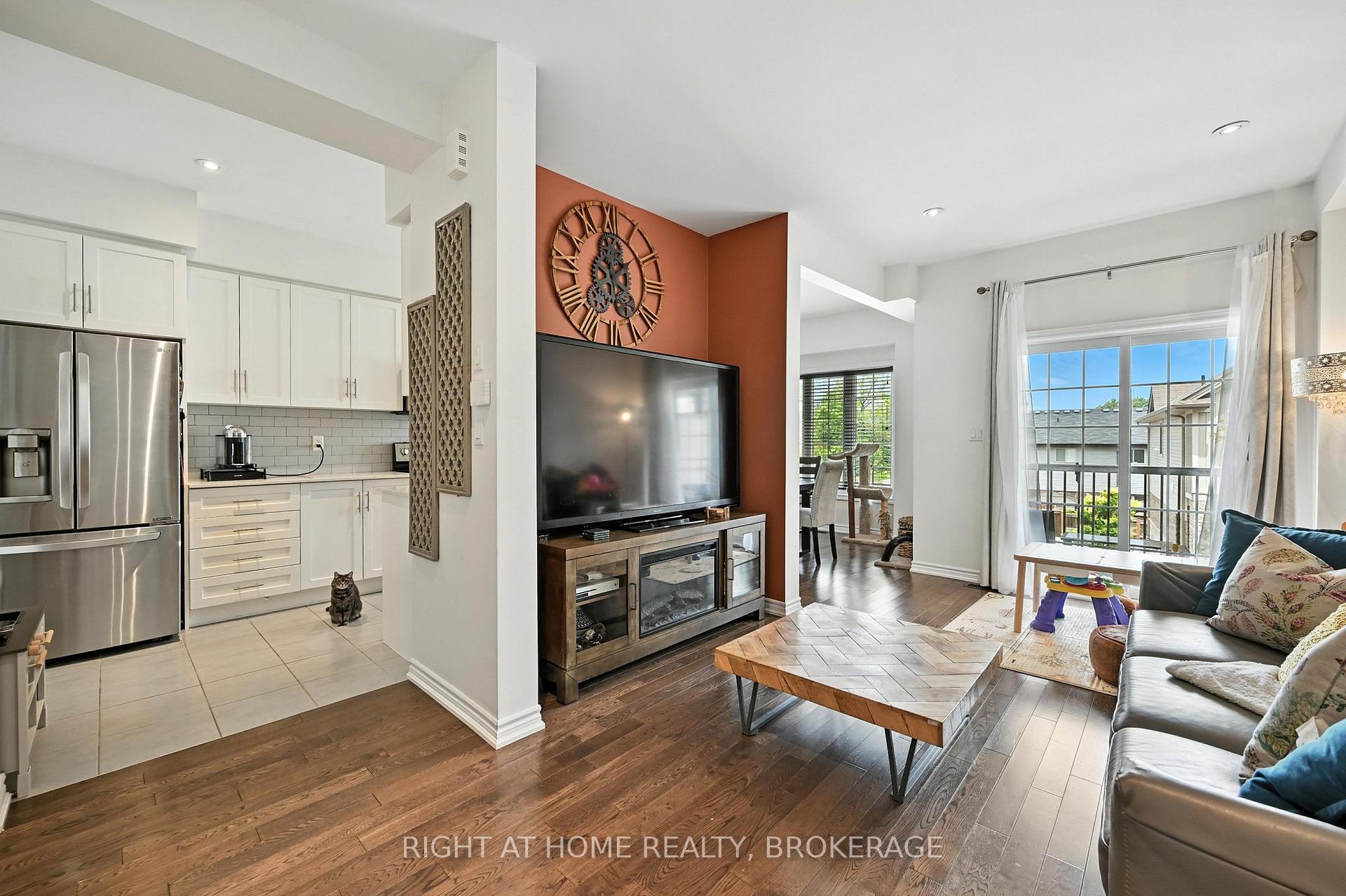 2 Bedrooms Condo at 377 GLANCASTER, Hamilton For sale