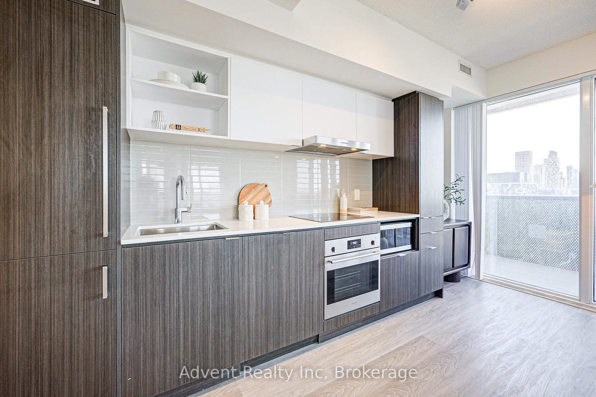 2 Bedrooms Condo at 55 Cooper,  Toronto For sale