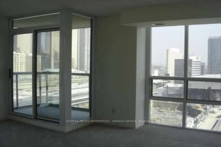 30 Grand Trunk Crescent