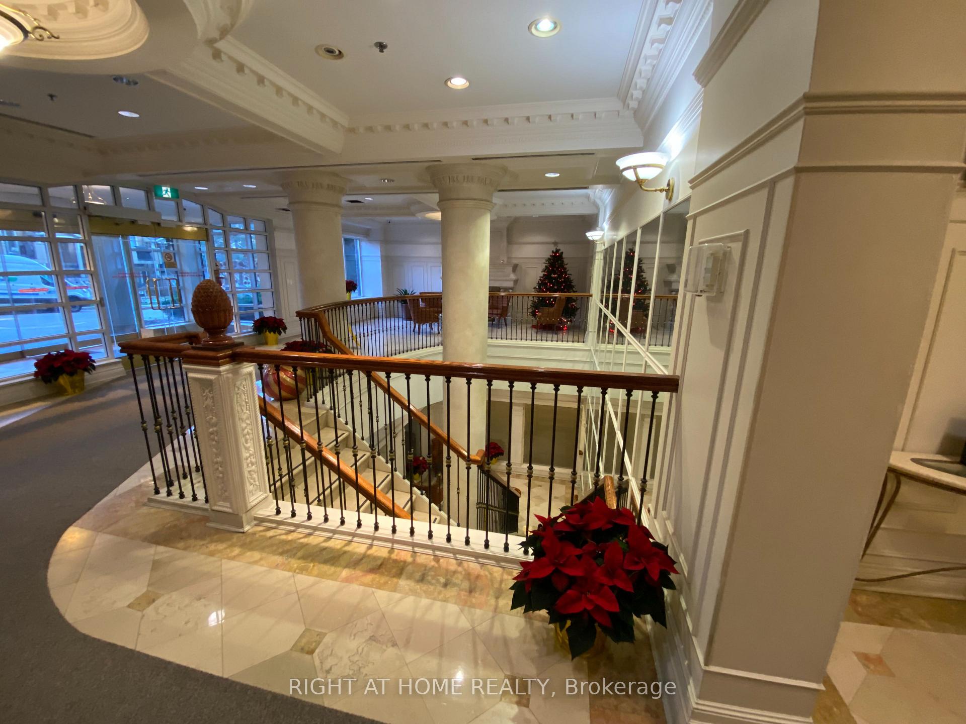 3 Bedrooms Condo at 18 Sommerset,  Toronto For sale