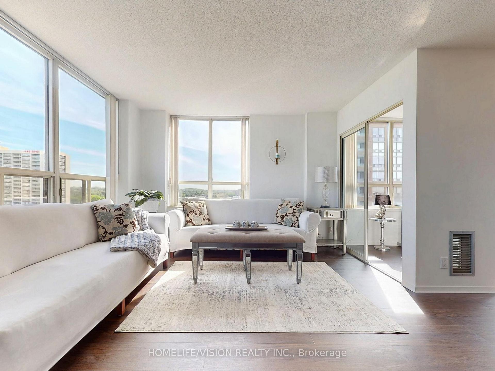 3 Bedrooms Condo at 205 Wynford, Toronto For sale