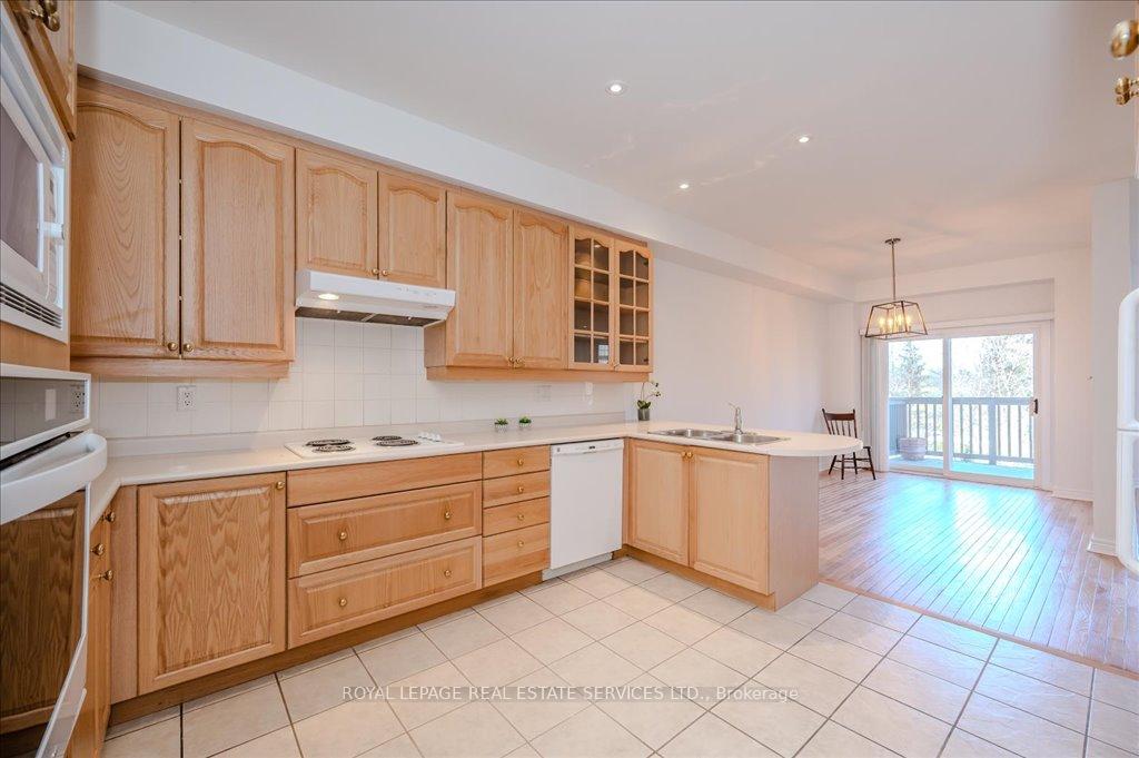 3 Bedrooms Condo at 1267 Dorval, Oakville For sale