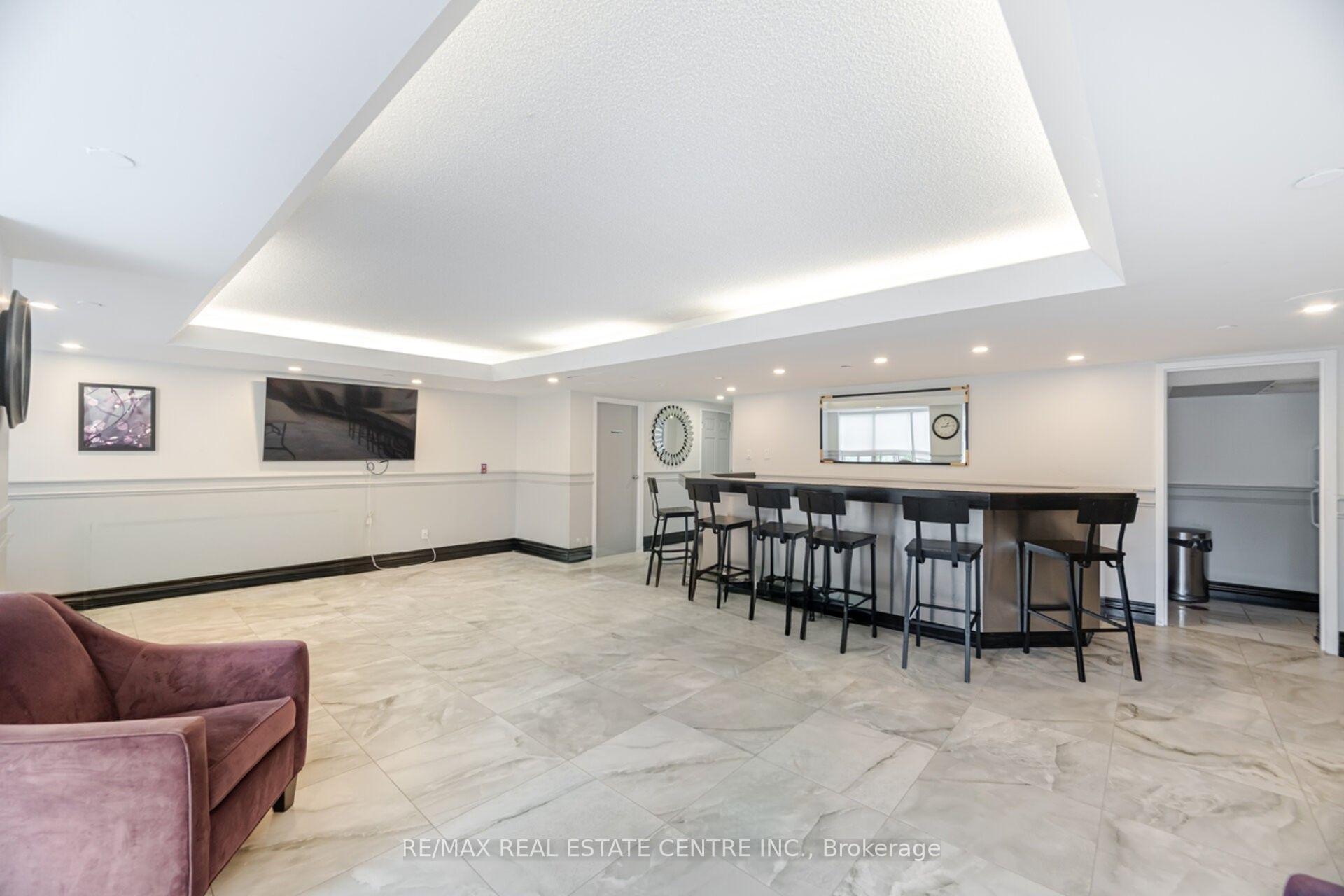 3 Bedrooms Condo at 335 Webb, Mississauga For sale