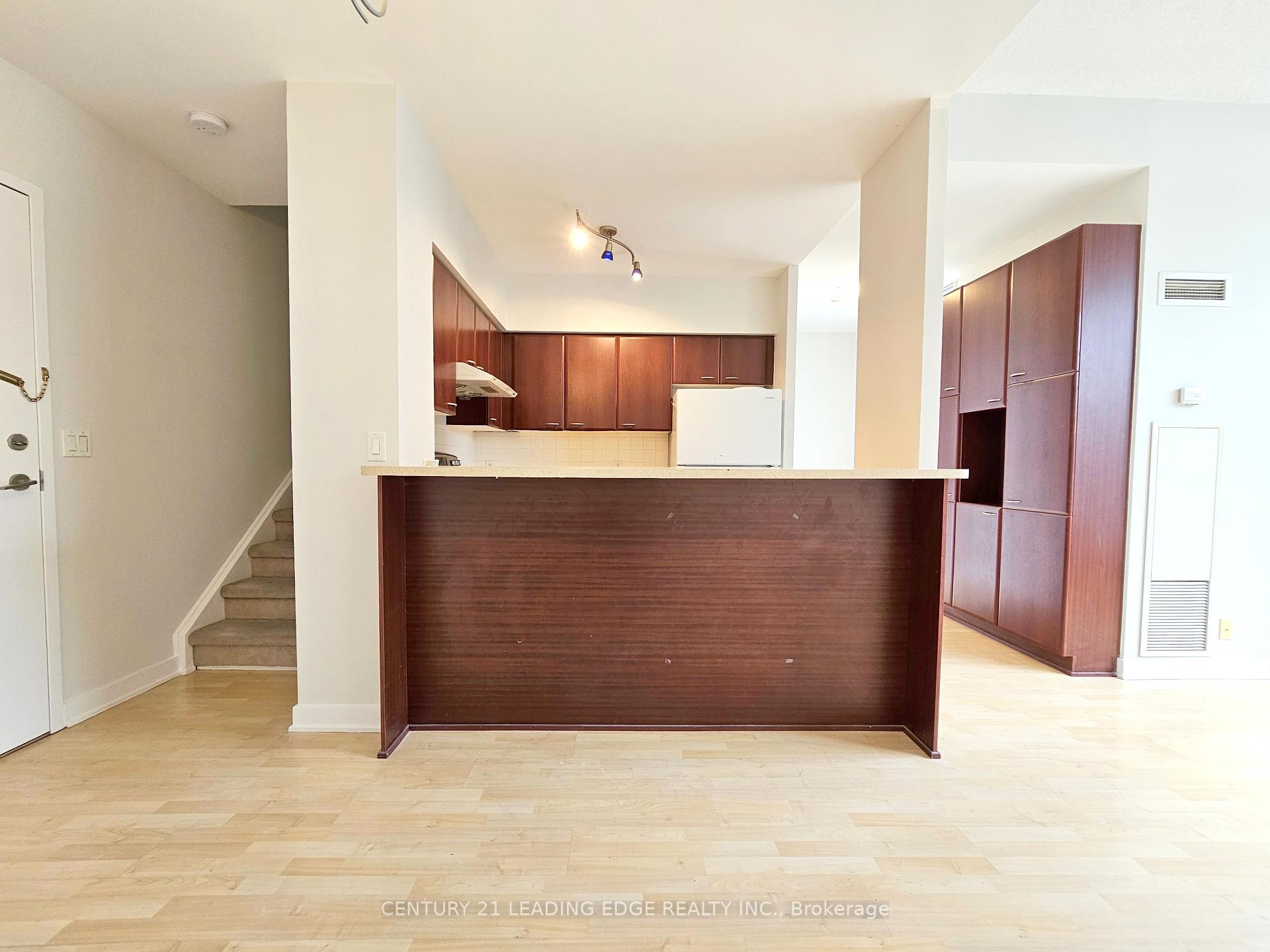 3 Bedrooms Condo at 38 Lee Centre, Toronto For sale