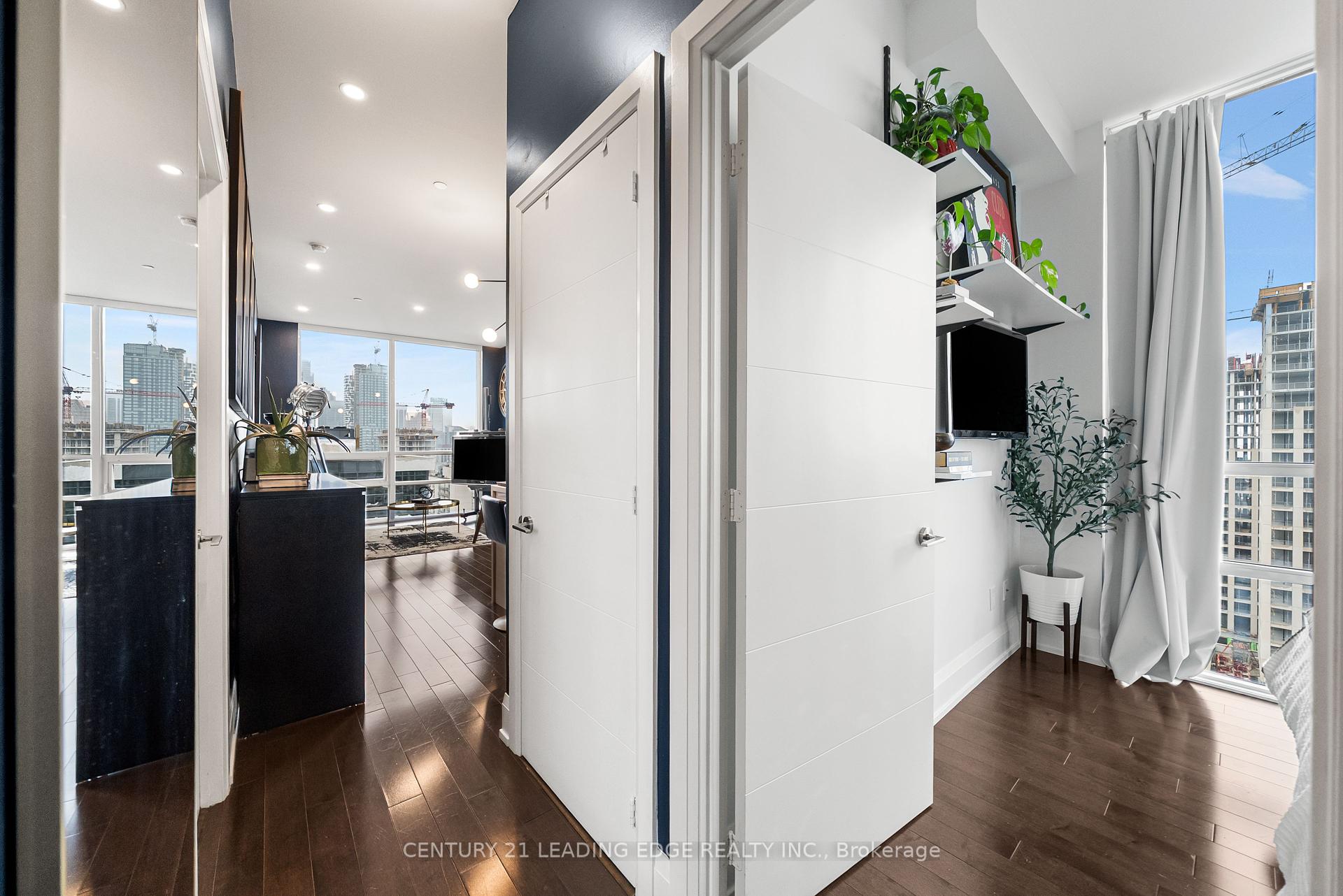 2 Bedrooms Condo at 460 Adelaide, Toronto For sale