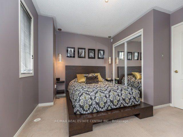 3 Bedrooms Condo at 601 Shoreline,  Mississauga For sale