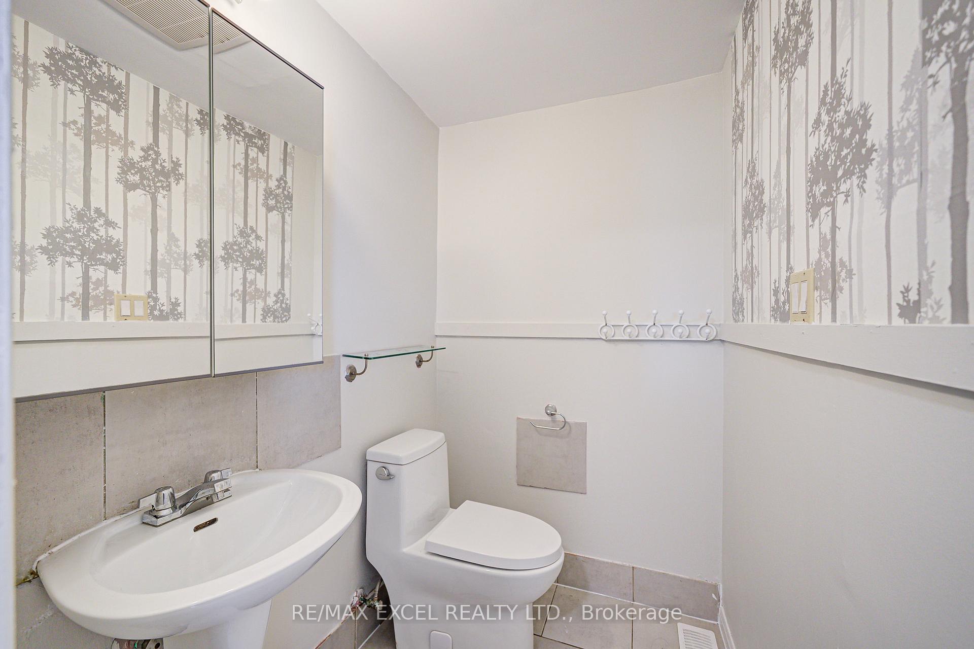 3 Bedrooms Condo at 20 Crockamhill, Toronto For sale