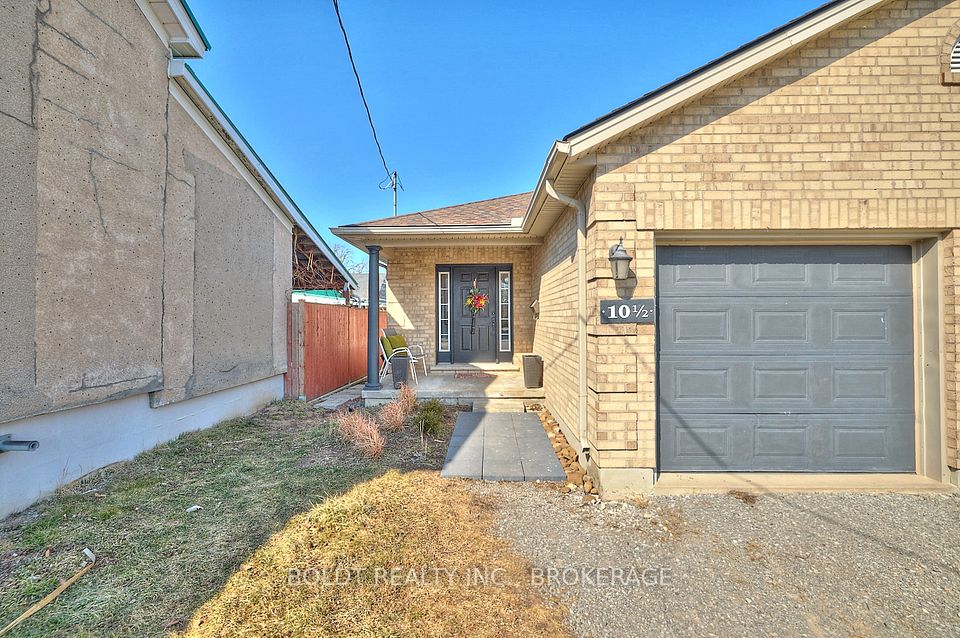 10 1/2 Metcalfe Street, Thorold, ON L2V 2Z5