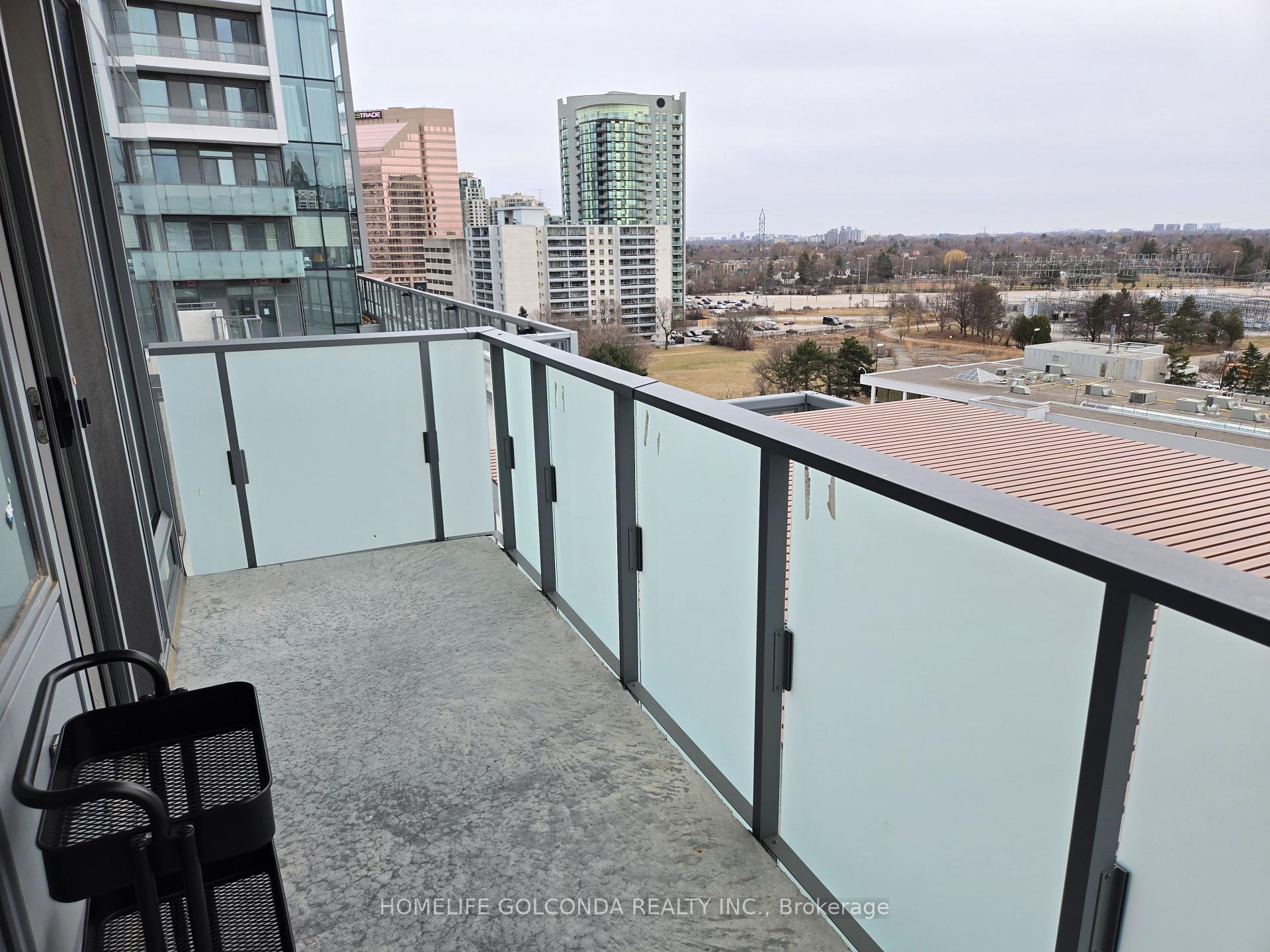 3 Bedrooms Condo at 7 Golden Lion,  Toronto For sale