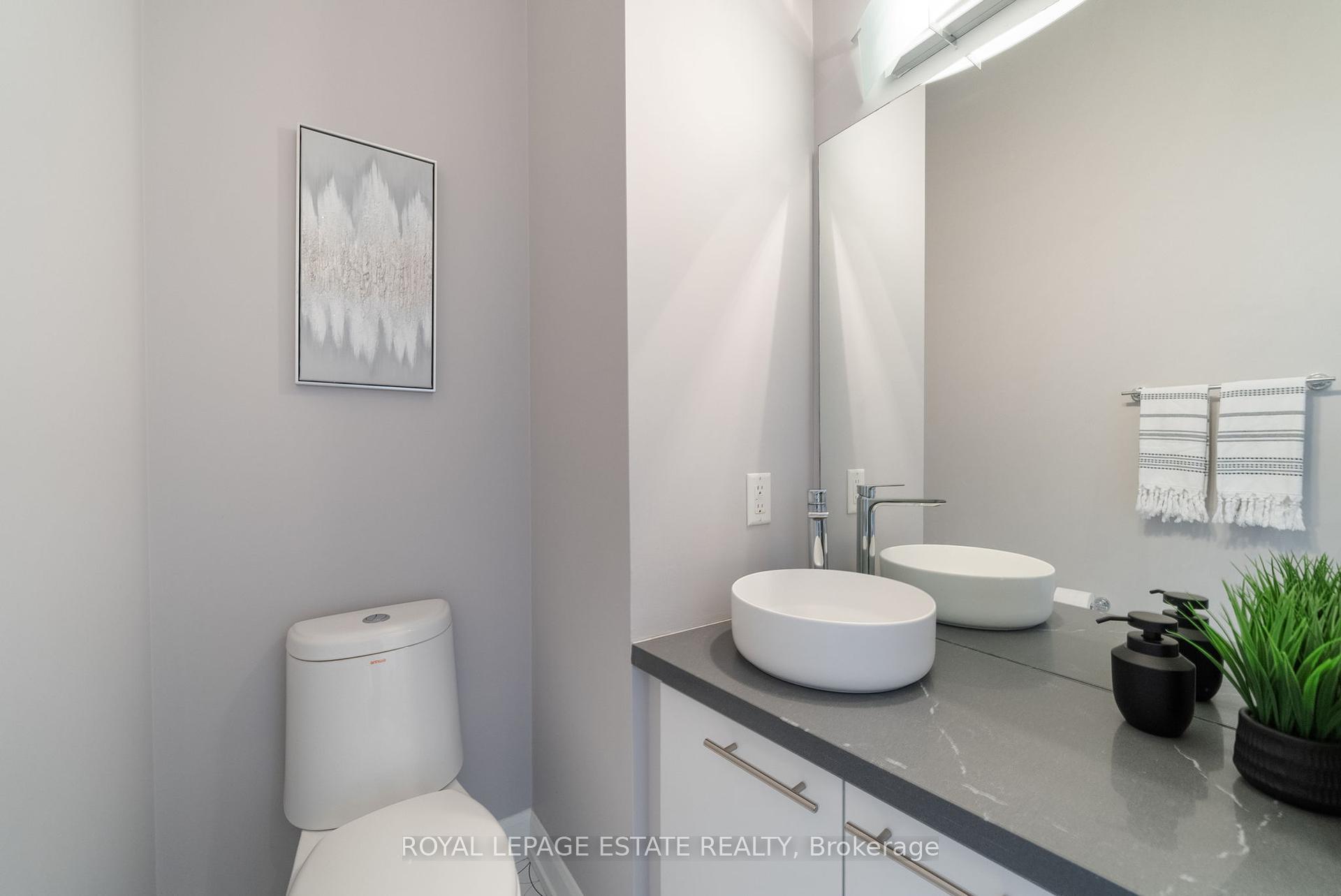 2 Bedrooms Condo at 160 Fallingbrook, Toronto For sale