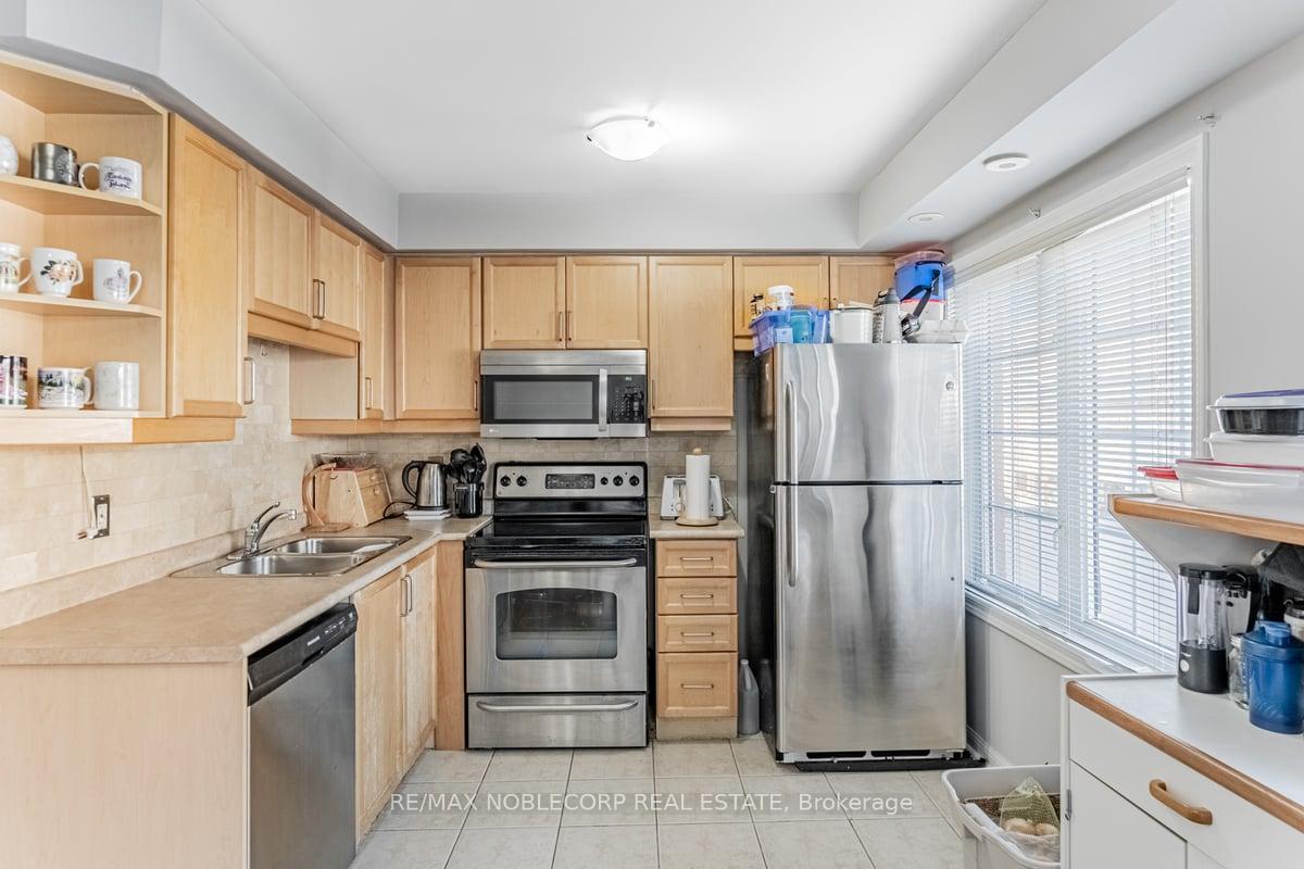 3 Bedrooms Condo at 613 Dundas,  Mississauga For sale