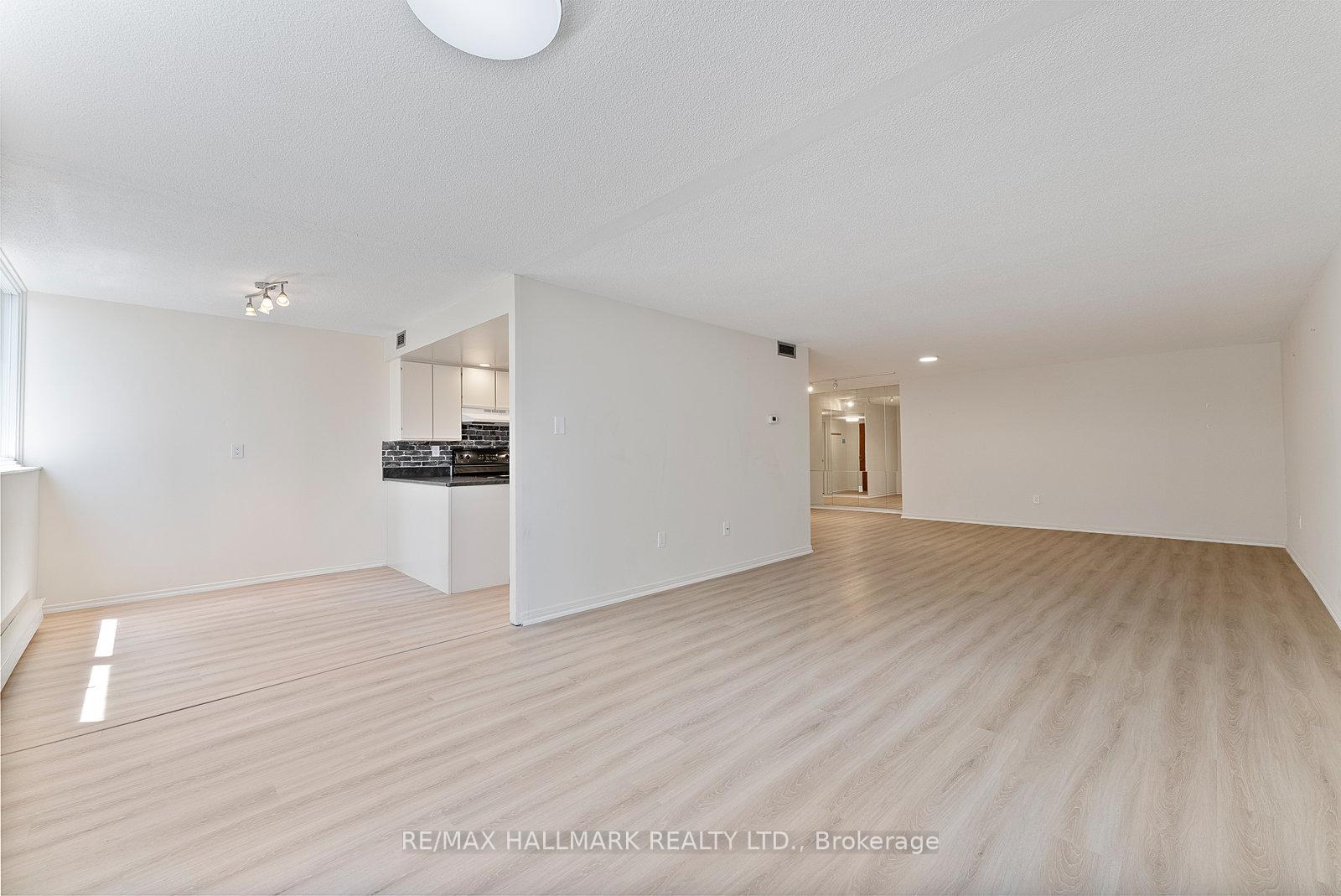 3 Bedrooms Condo at 360 Bloor, Toronto For sale