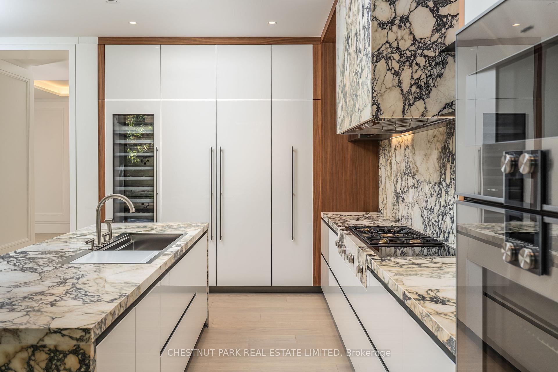 2 Bedrooms Condo at 7 Dale, Toronto For sale