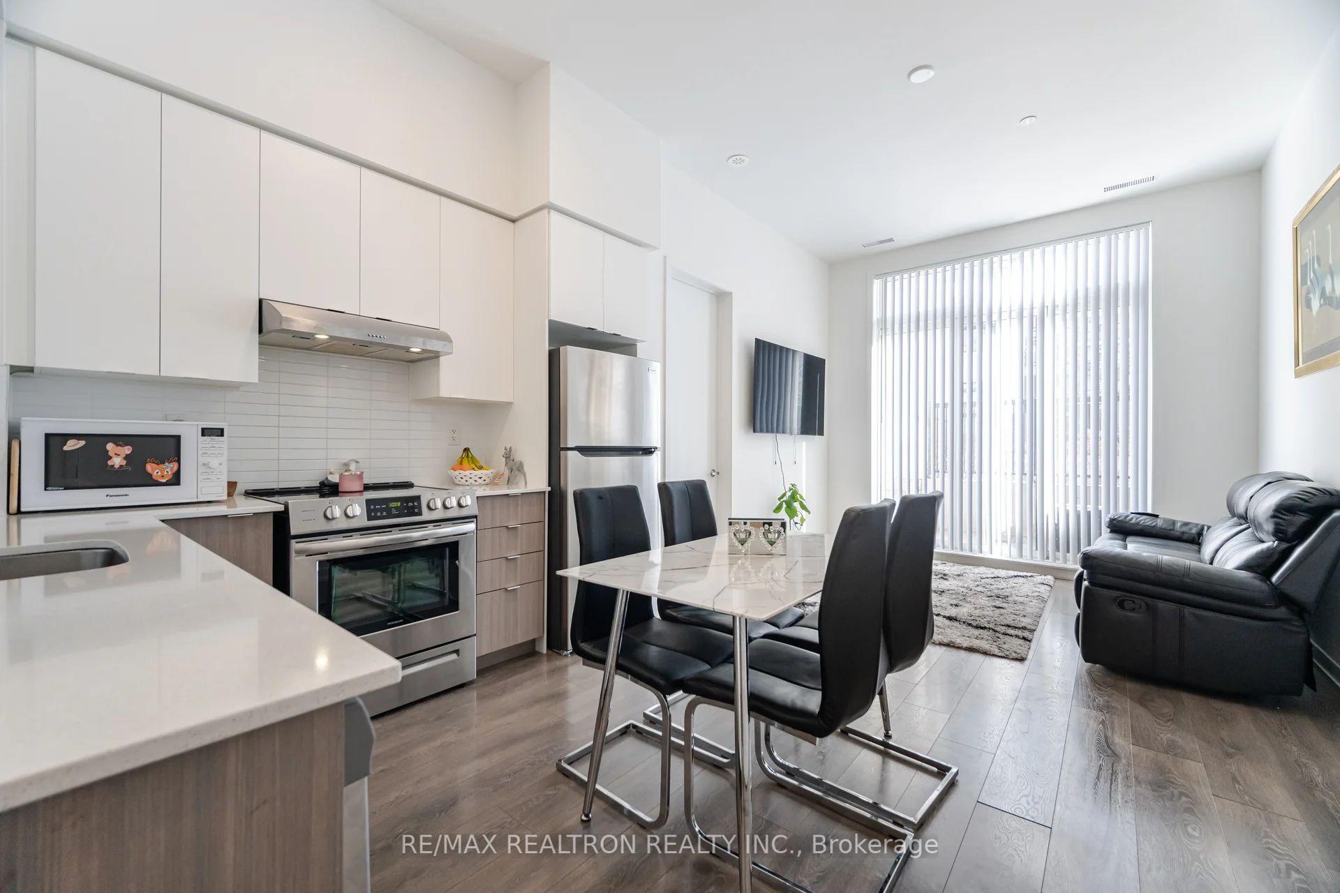 2 Bedrooms Condo at 160 Canon Jackson, Toronto For sale