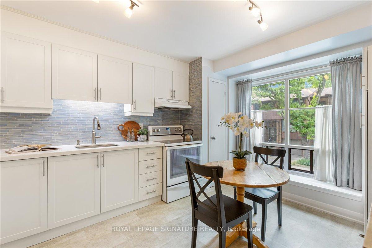 3 Bedrooms Condo at 86 Wagon Trailway, Toronto For sale
