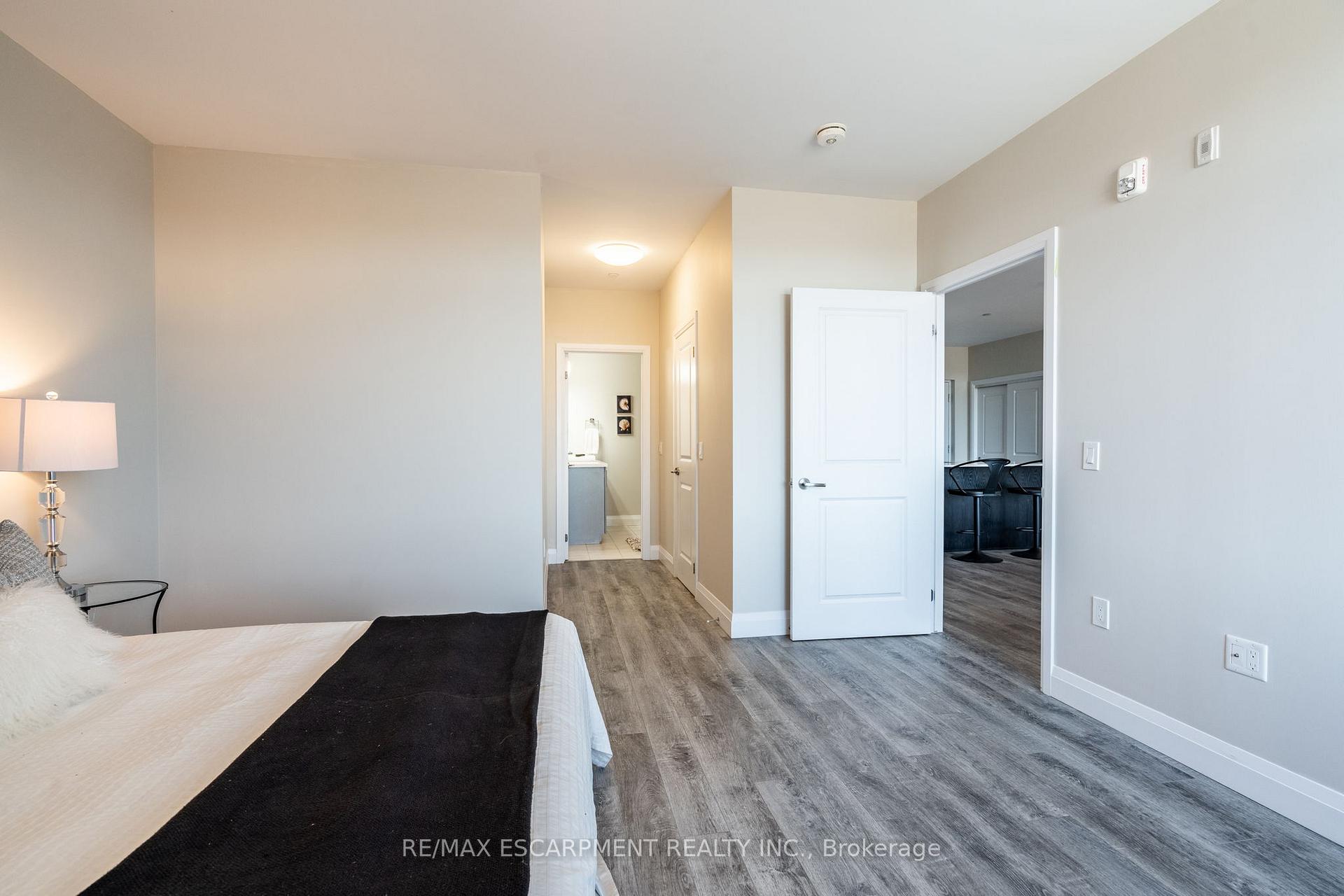 2 Bedrooms Condo at 1 Redfern, Hamilton For sale