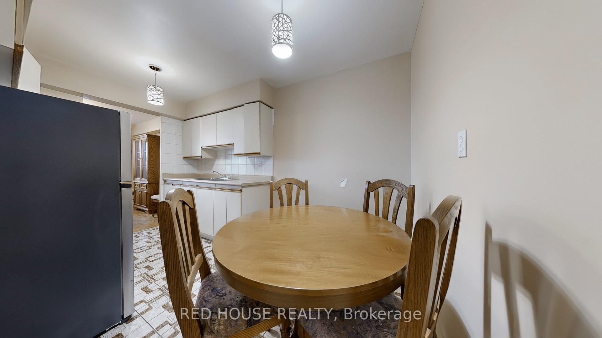 2 Bedrooms Condo at 5 Frith, Toronto For sale