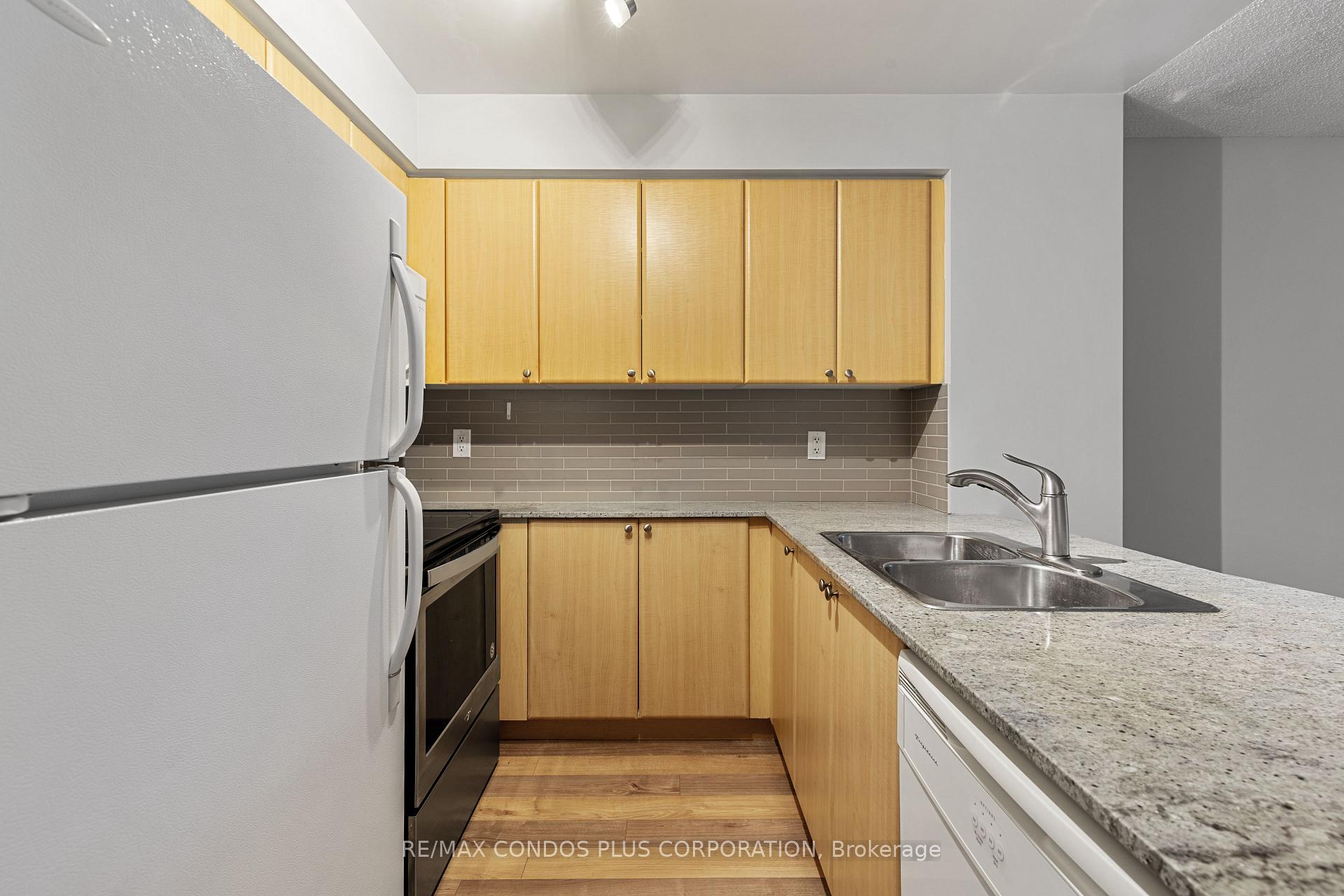 2 Bedrooms Condo at 763 Bay, Toronto For sale