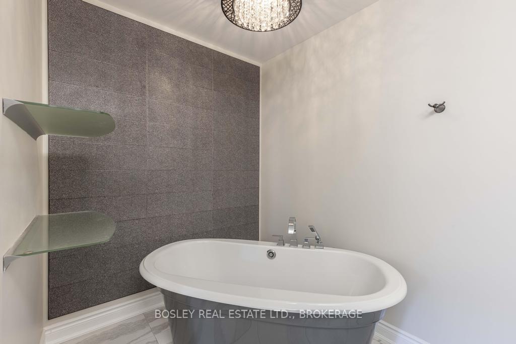 3 Bedrooms Condo at 2282 Orchard, Burlington For sale