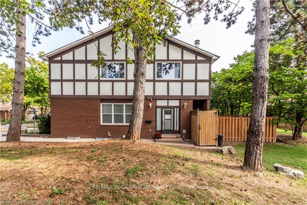 3 Bedrooms Condo at 4199 Longmoor, Burlington For sale