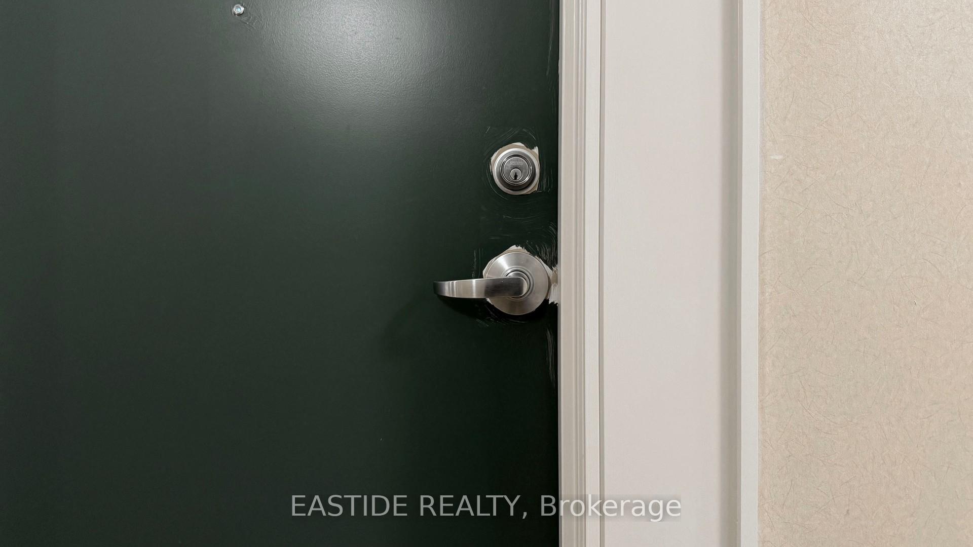 2 Bedrooms Condo at 18 Holmes, Toronto For sale