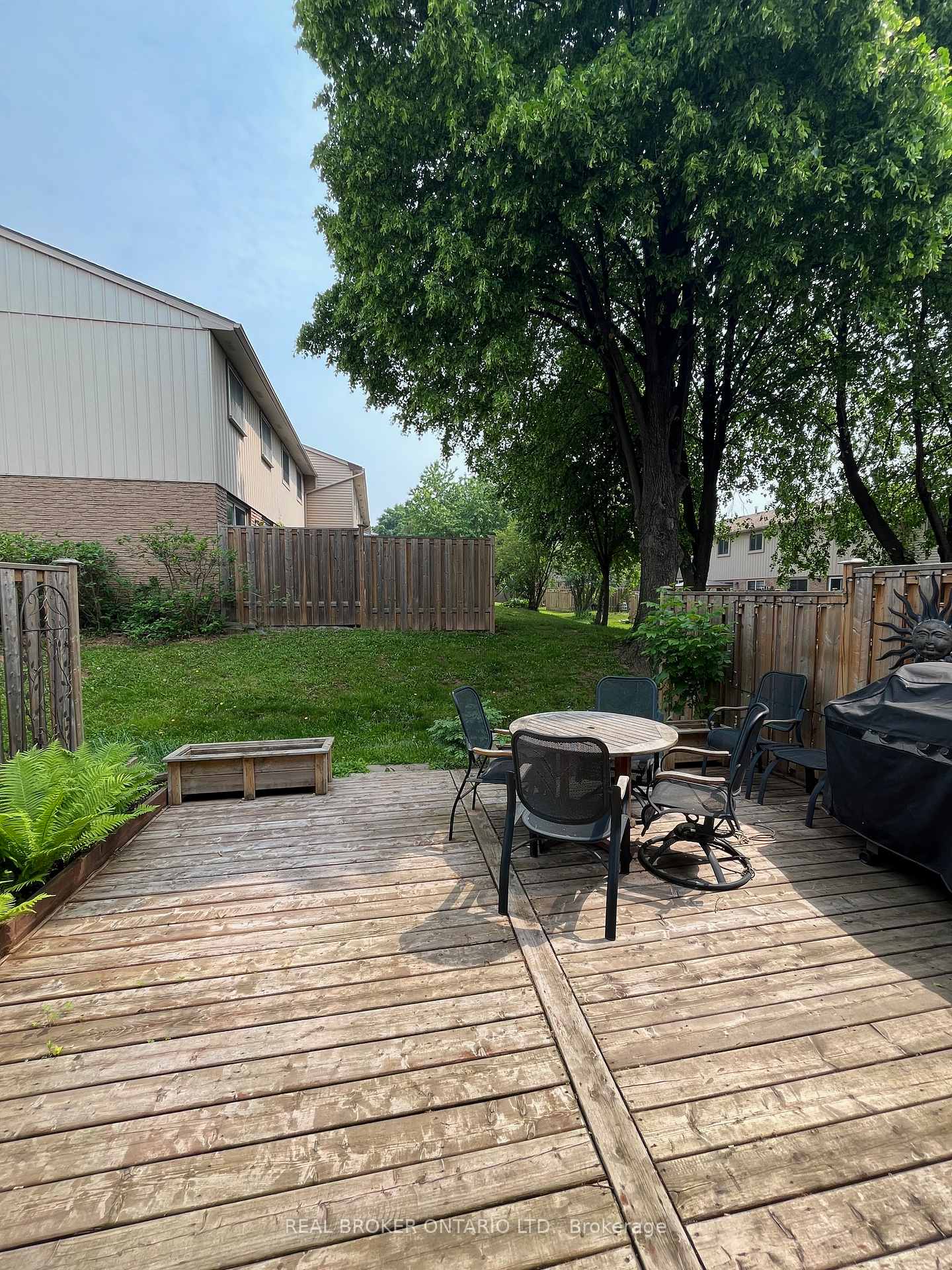 3 Bedrooms Condo at 1522 Lancaster, Oakville For sale