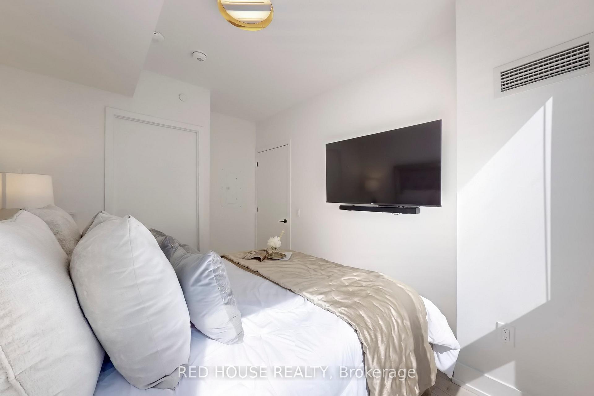 1 Bedroom Condo at 2450 Old Bronte, Oakville For sale