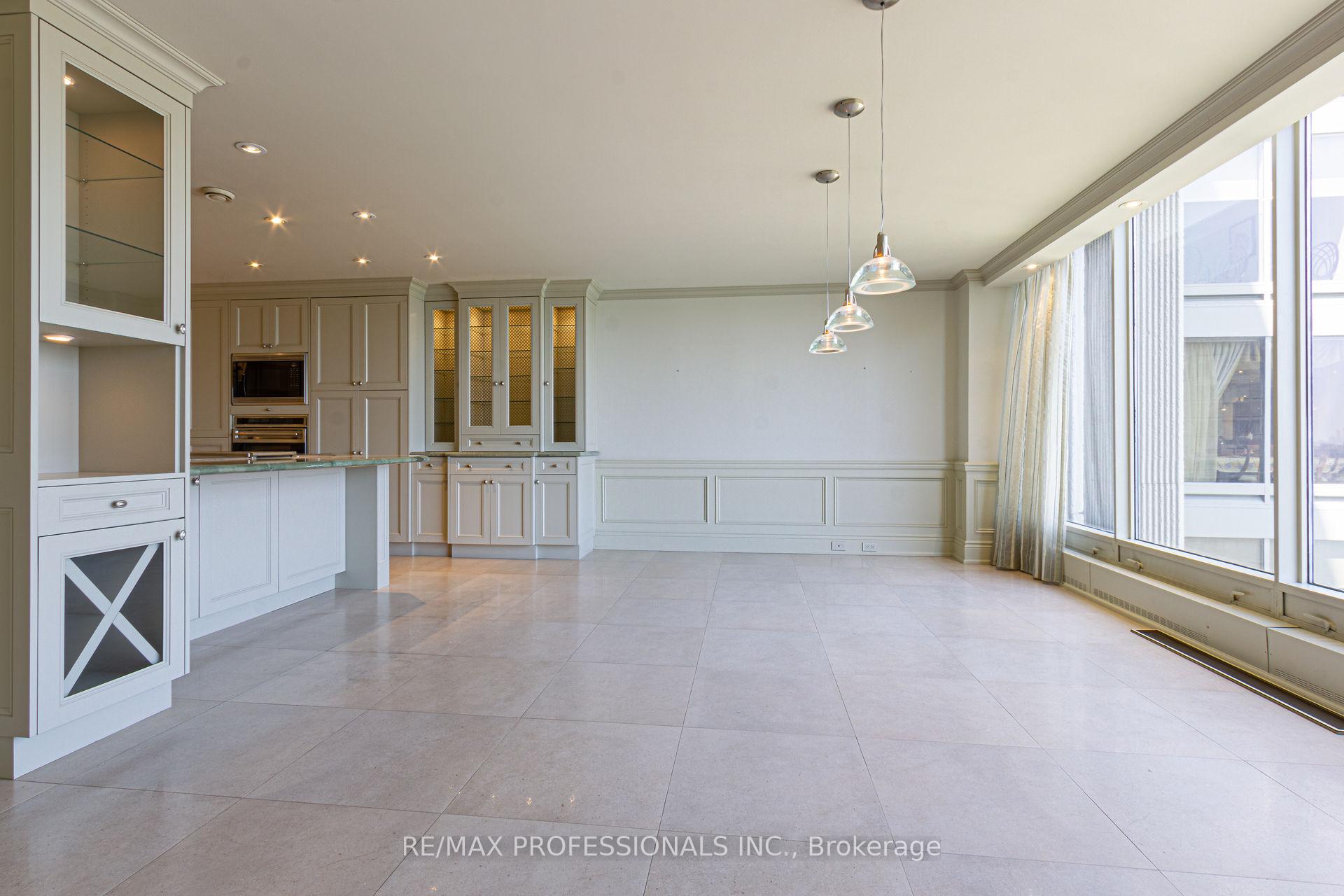 3 Bedrooms Condo at 2045 Lake Shore,  Toronto For sale
