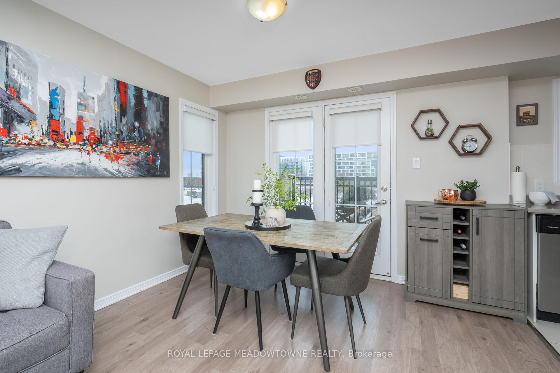3 Bedrooms Condo at 2441 Greenwich, Oakville For sale