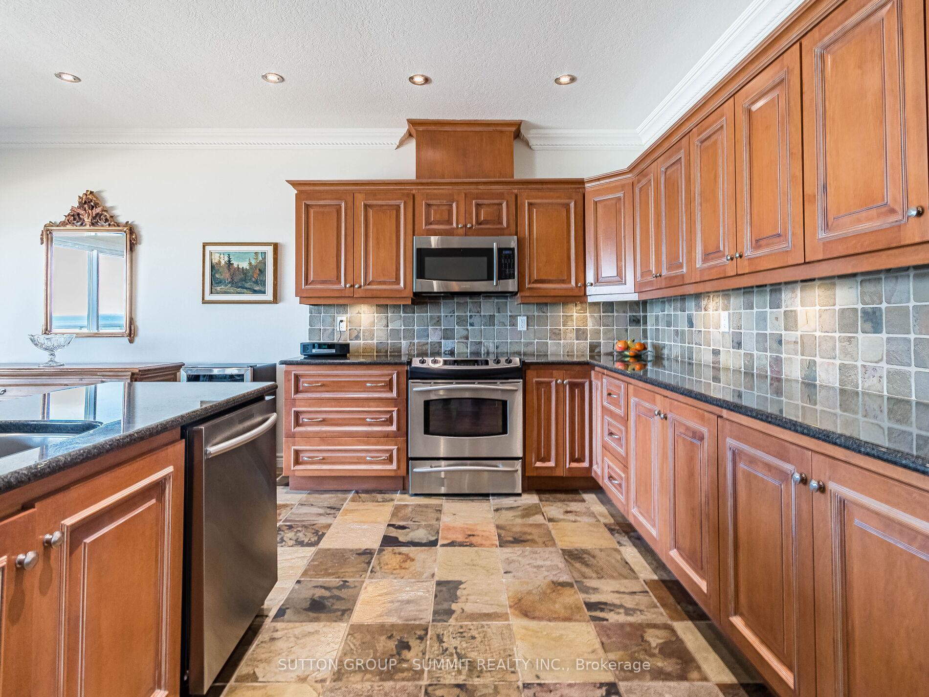 3 Bedrooms Condo at 484 Millen, Hamilton For sale
