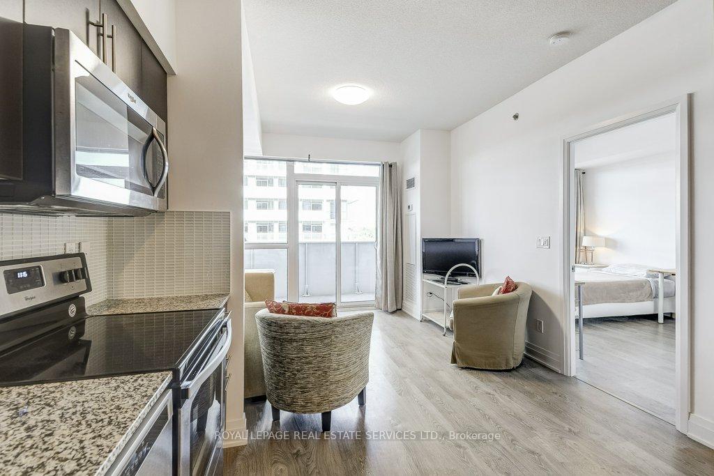 2 Bedrooms Condo at 55 Speers, Oakville For sale