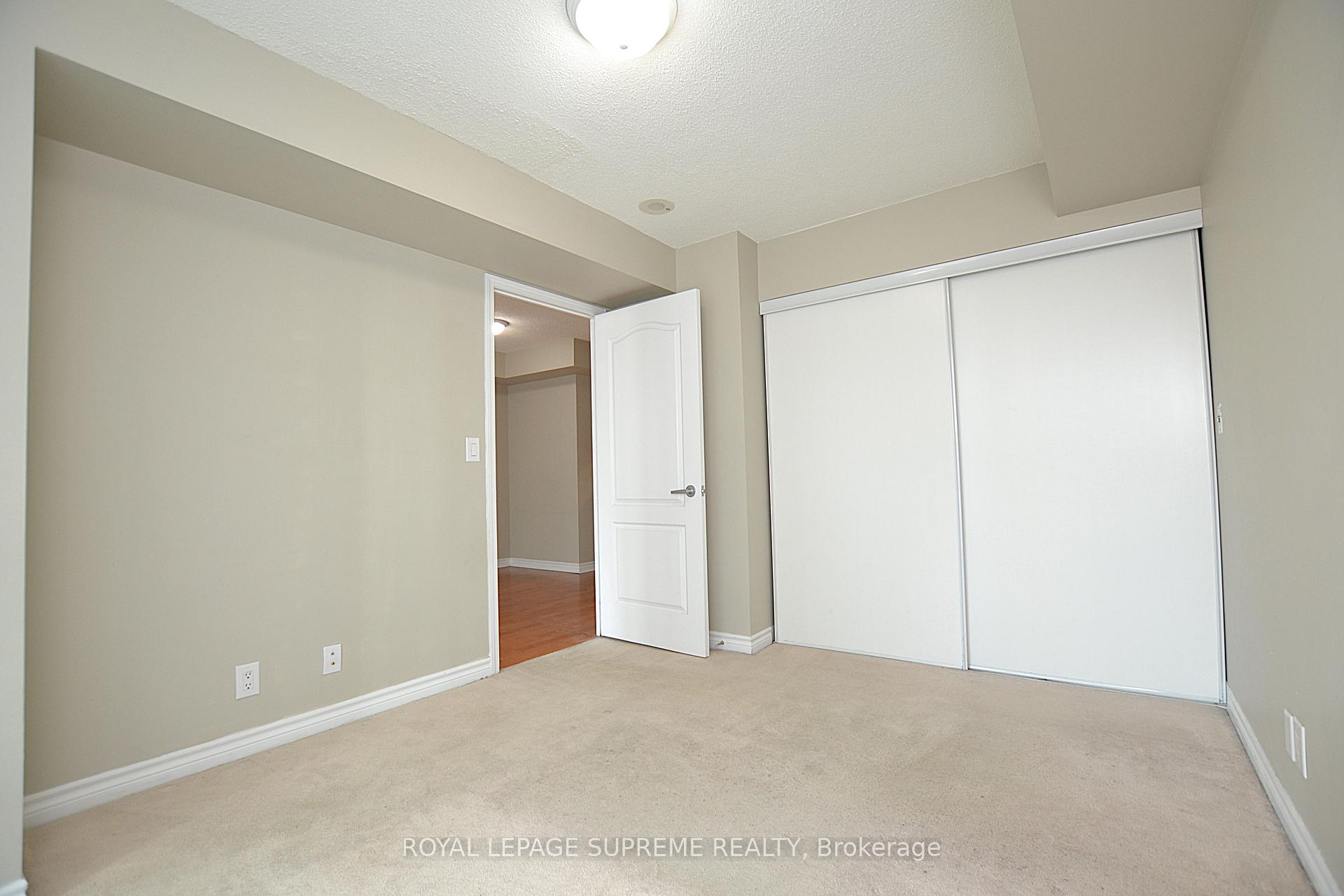 2 Bedrooms Condo at 1 Elm, Mississauga For sale