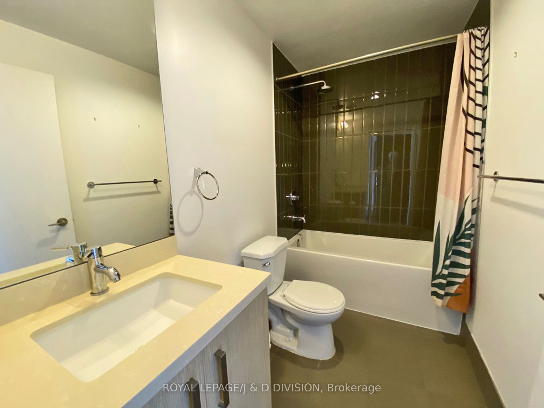 120 Bayview Avenue, #S811