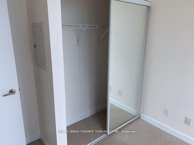 2 Bedrooms Condo at 33 Bay, Toronto For sale