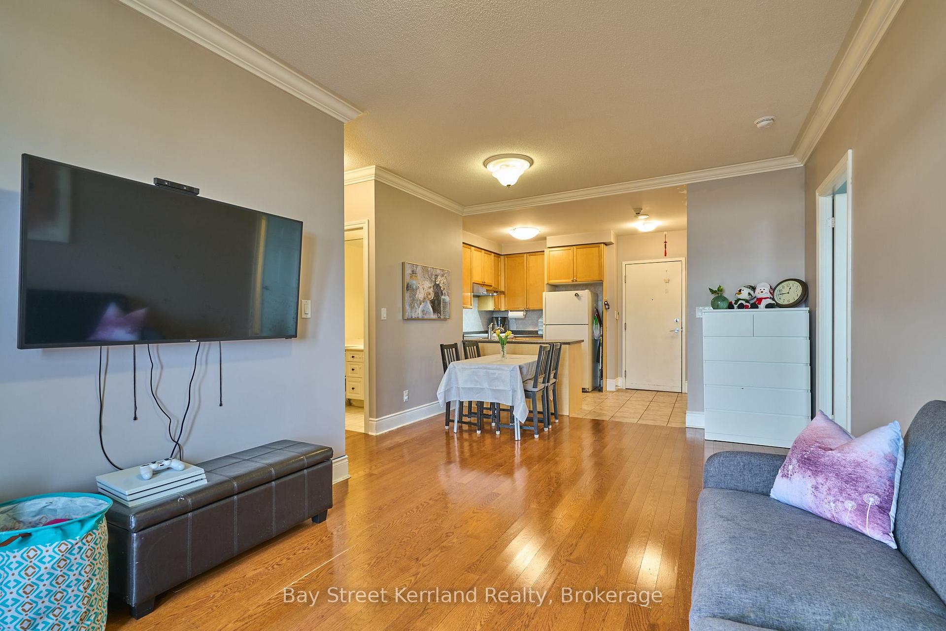 2 Bedrooms Condo at 3880 Duke Of York,  Mississauga For sale