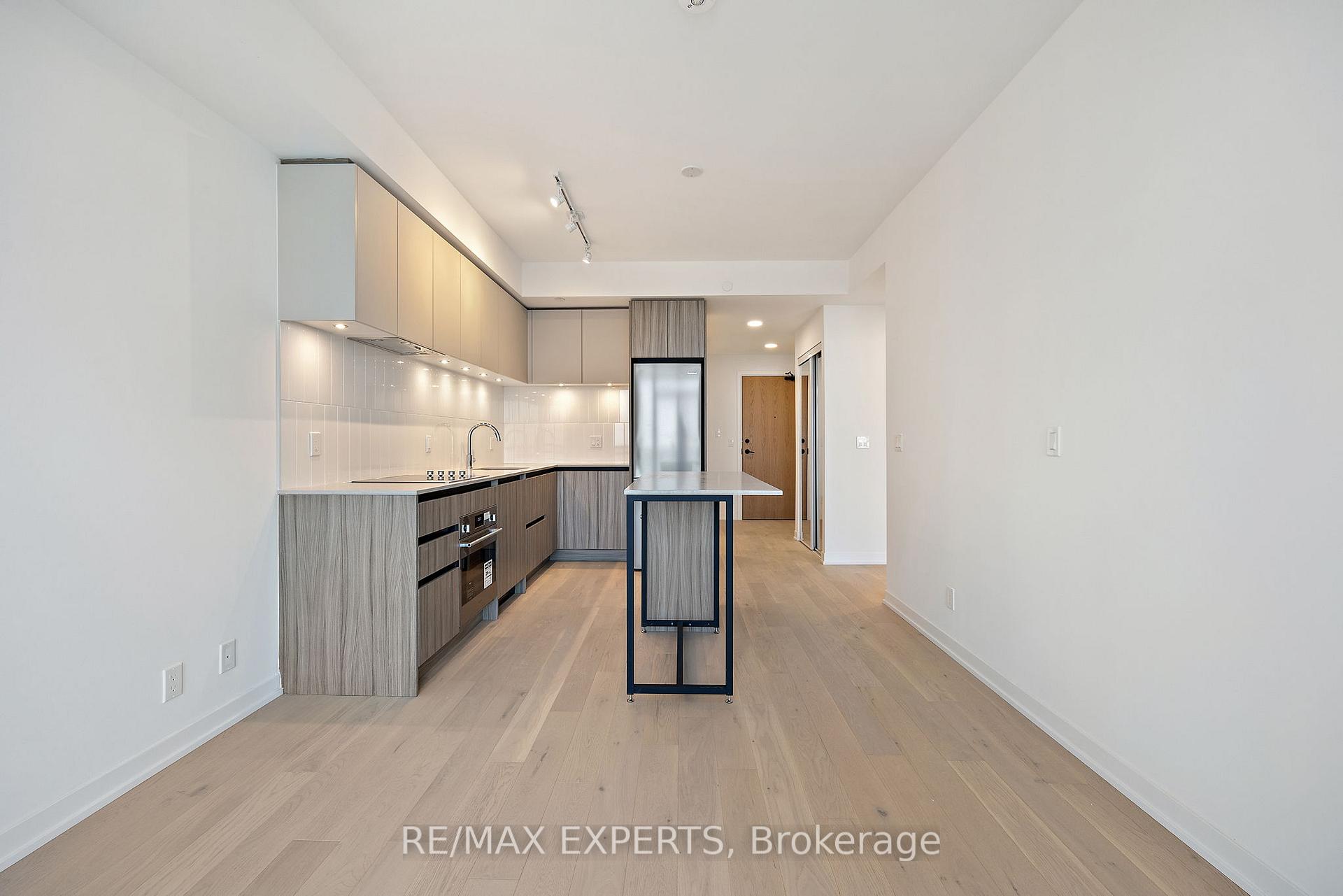 2 Bedrooms Condo at 7950 Bathurst, Vaughan For sale