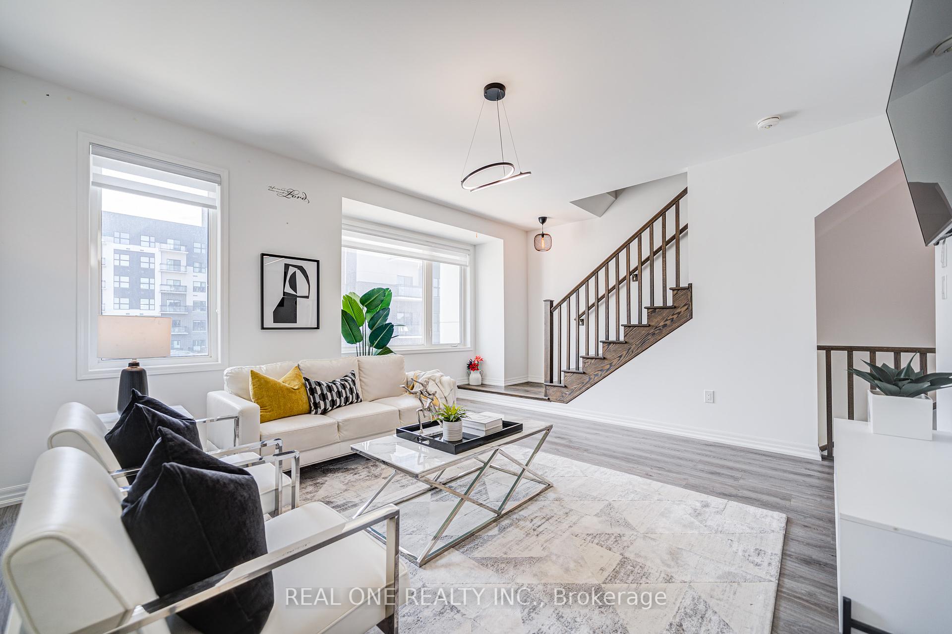 4 Bedrooms Condo at 91 Grovewood Common, Oakville For sale