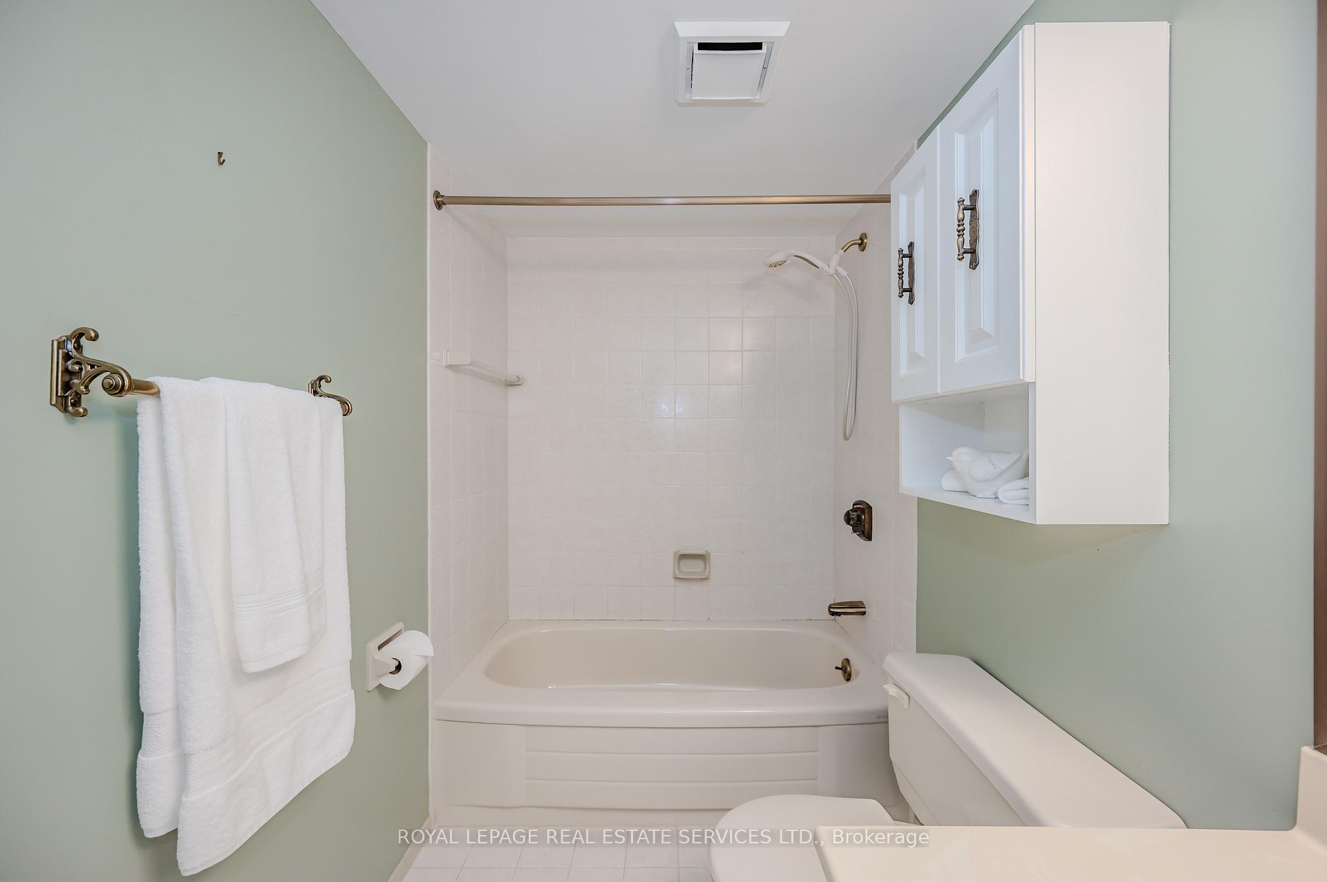 2 Bedrooms Condo at 2180 Marine,  Oakville For sale