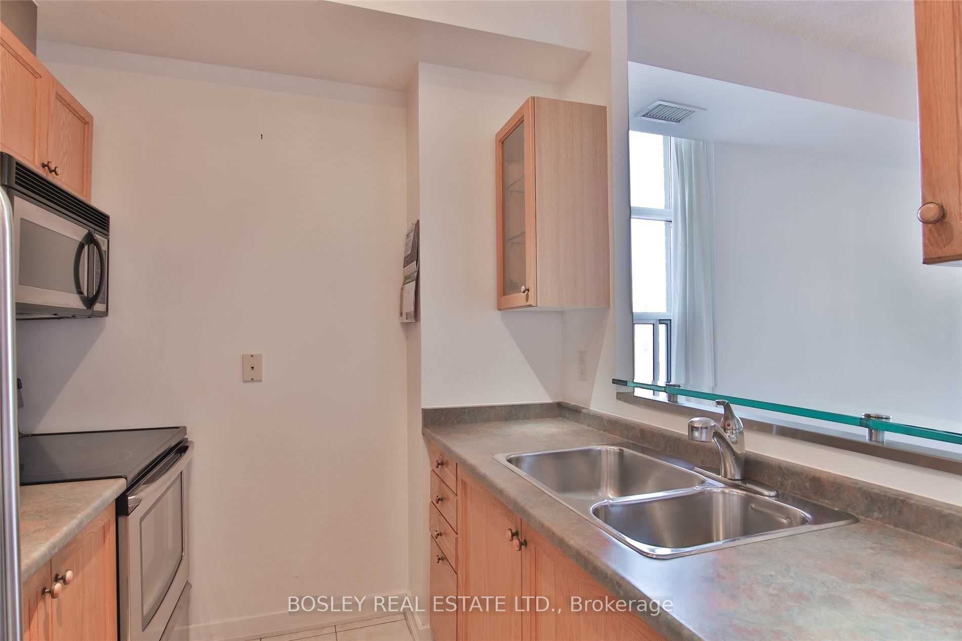 438 Richmond Street W, #410