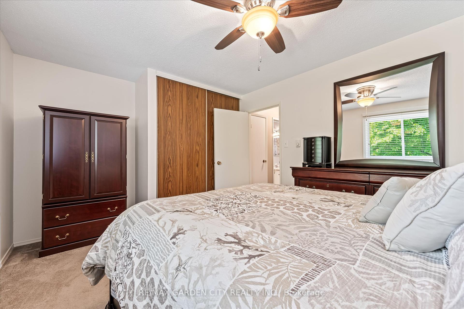 3 Bedrooms Condo at 5005 Pinedale, Burlington For sale