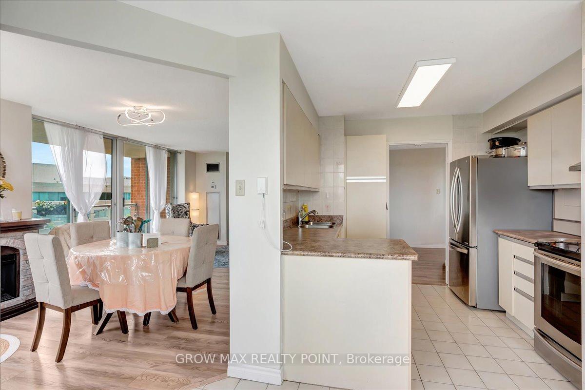 2 Bedrooms Condo at 410 Mclevin, Toronto For sale