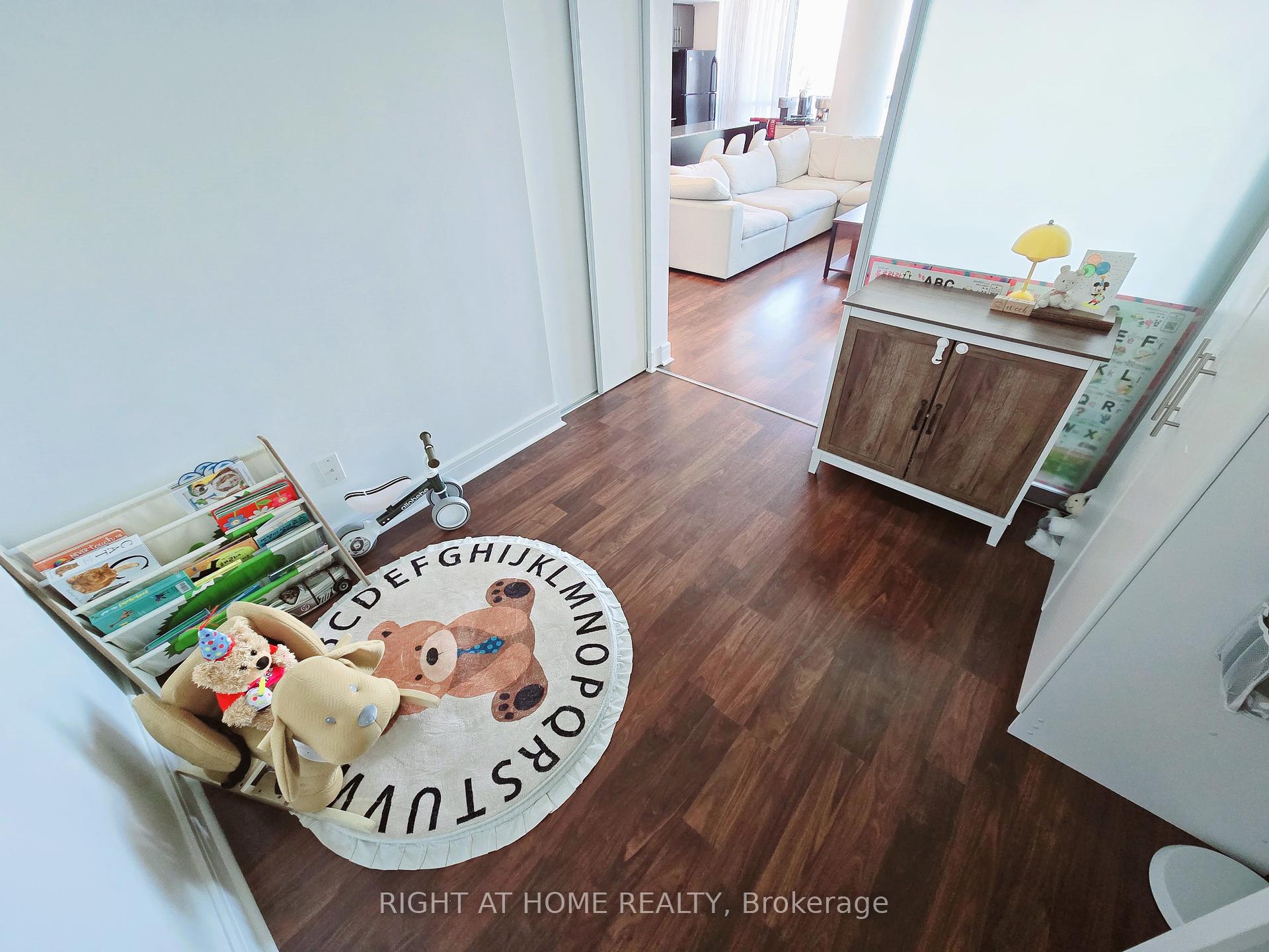 3 Bedrooms Condo at 35 Brian Peck, Toronto For sale