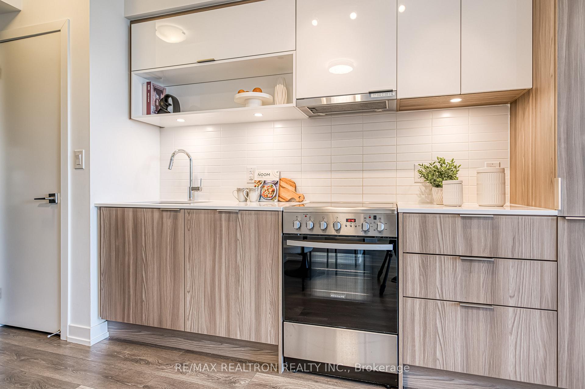 1 Bedroom Condo at 159 Wellesley,  Toronto For sale