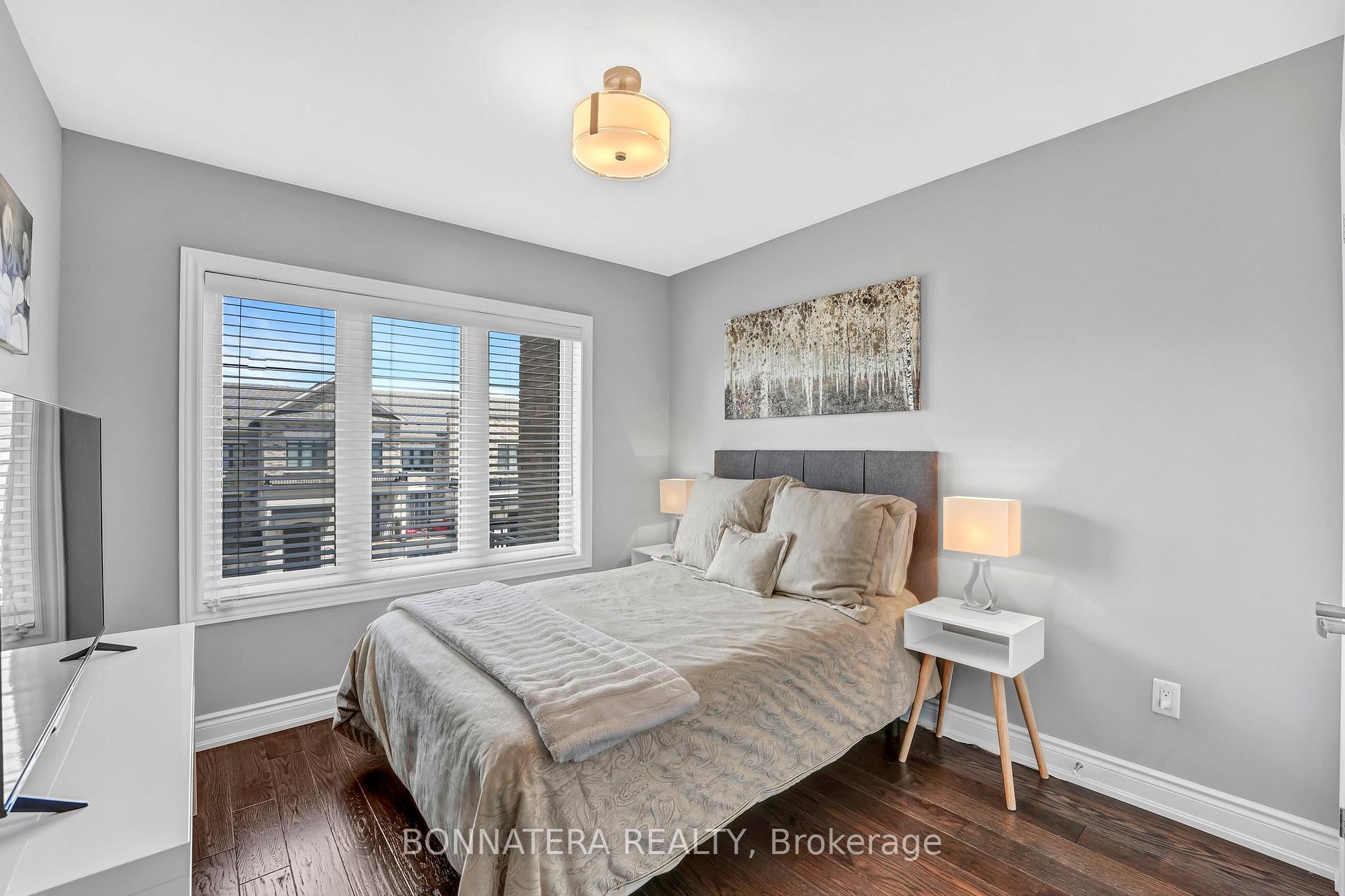 4 Bedrooms Condo at 10 Augustus, Toronto For sale